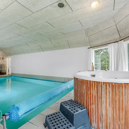 Family-friendly With Pool And Close To The North Sea,