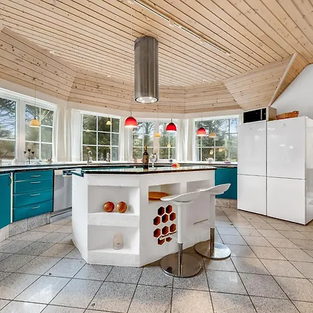 Family-friendly With Pool And Close To The North Sea, Holiday home