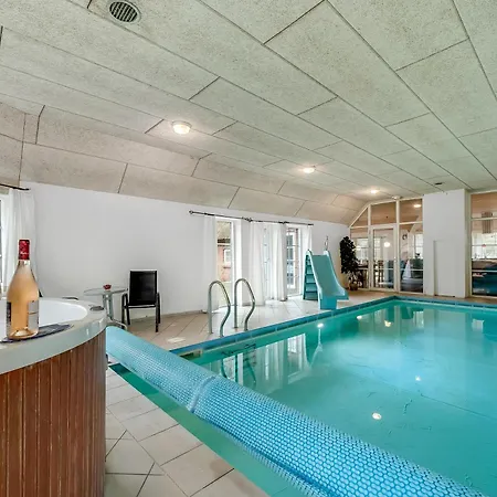 Holiday home Family-friendly With Pool And Close To The North Sea,