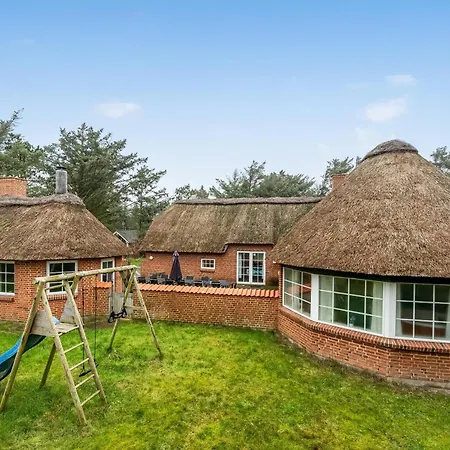 Family-friendly With Pool And Close To The North Sea *