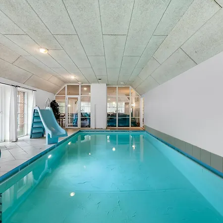 Family-friendly With Pool And Close To The North Sea Prázdninový dům