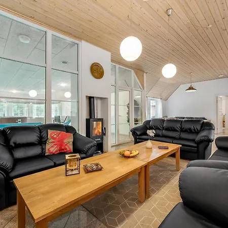 Family-friendly With Pool And Close To The North Sea,